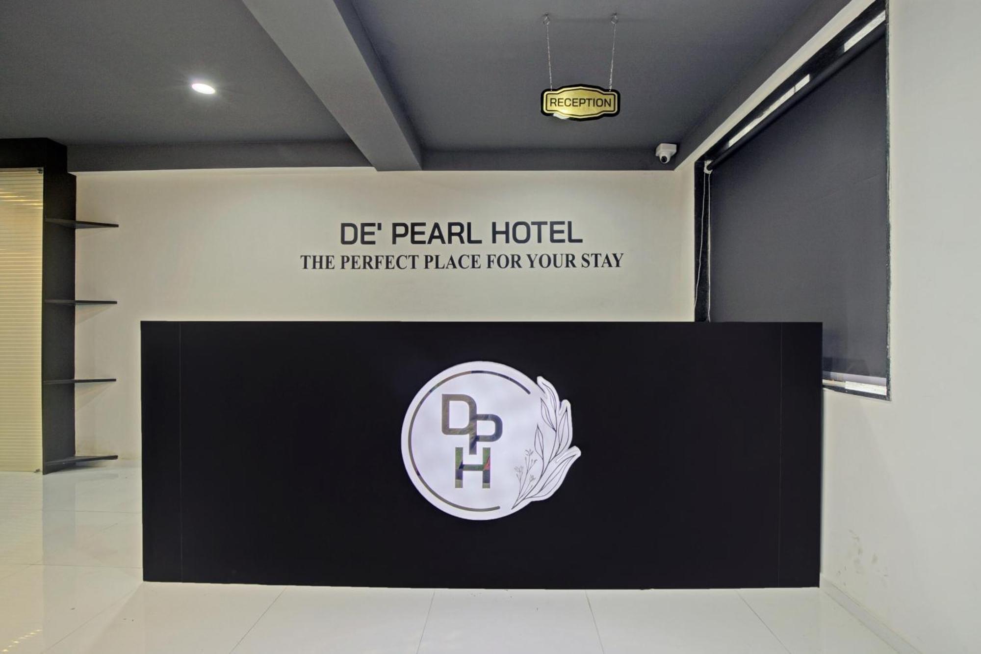 Collection O De'Pearl Hotel Surat Exterior photo
