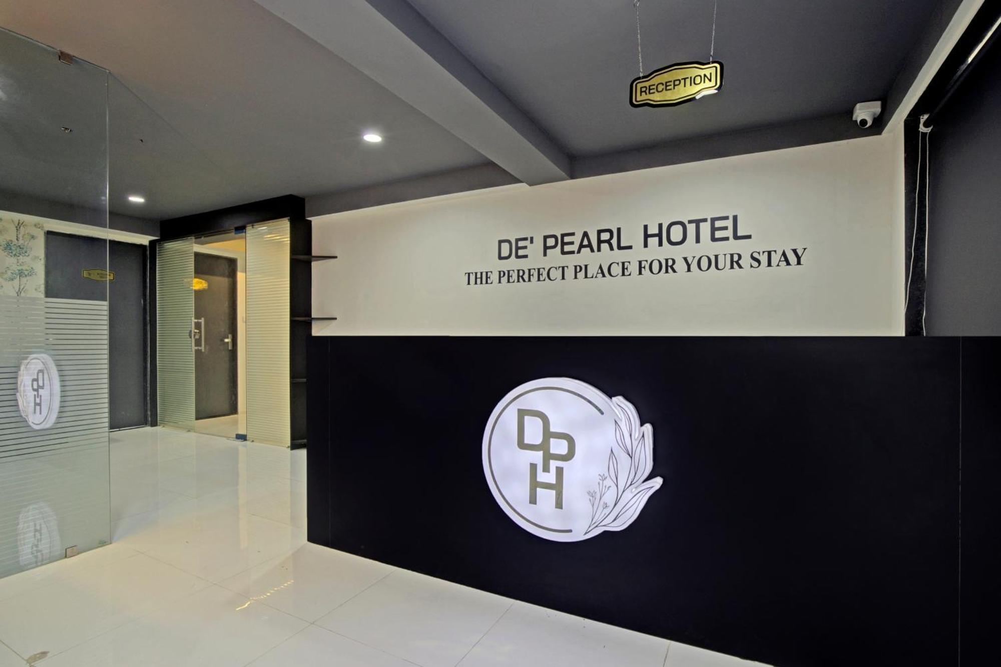 Collection O De'Pearl Hotel Surat Exterior photo