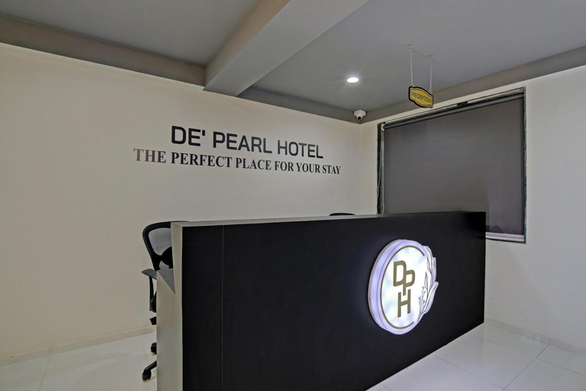 Collection O De'Pearl Hotel Surat Exterior photo